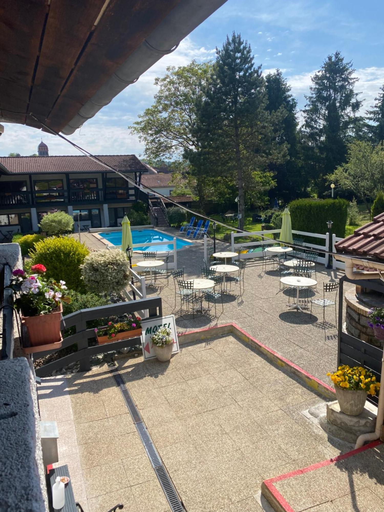 La Vieille Ferme Hotel Etupes Exterior photo