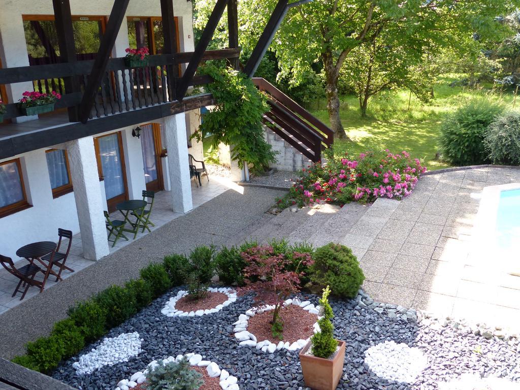 La Vieille Ferme Hotel Etupes Exterior photo